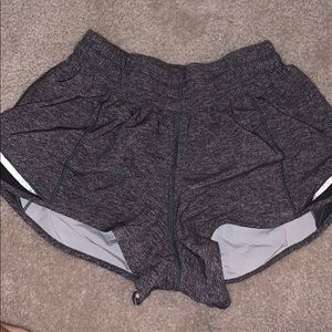 2.5 gray lulu shorts